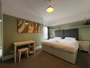 Workforce Accommodation with Driveway Parking near Deeside & Chester by Rework Accommodation