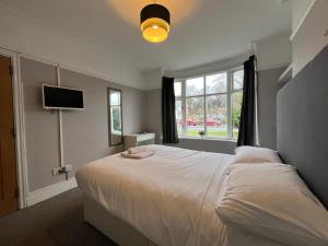 Workforce Accommodation with Driveway Parking near Deeside & Chester by Rework Accommodation