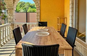 Stunning Apartment In Stinjan