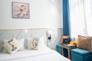 Serenity Hotel Near Tan Son Nhat Airport