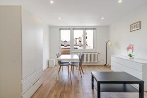 Sosnowiec Chic Apartment by BookingHost