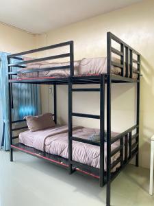 Chantharid Hostel Khao Sok