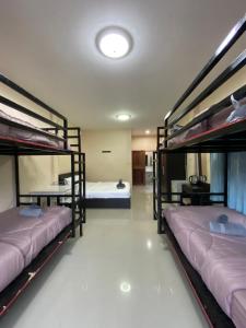 Chantharid Hostel Khao Sok