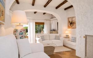 Amazing Two-Bedroom House with Sea View in Cala di Volpe
