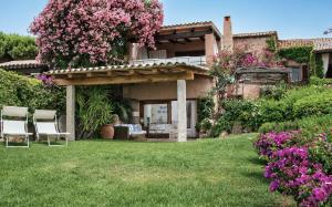 Amazing Two-Bedroom House with Sea View in Cala di Volpe