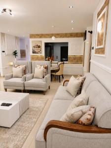 Luxury 4BR City View Apartment with Pools & WiFi