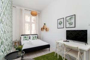 Main Square Homely Apartment by BookingHost