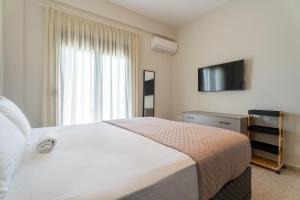 SithoniaRS Luxury Two Floor Maisonette with private Pool & Garden