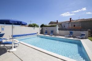 6-bedroom villa with Heated Pool near Pula