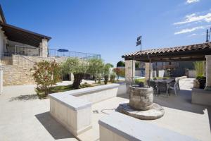 6-bedroom villa with Heated Pool near Pula
