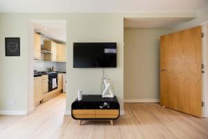 Stoke Newington Olive Velvet Three-Bed