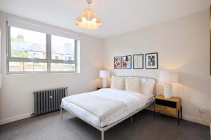 Stoke Newington Olive Velvet Three-Bed
