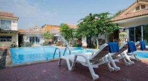 Charm Resort Cha-am