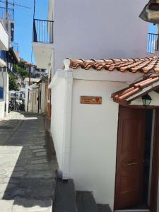 Adamantias Home