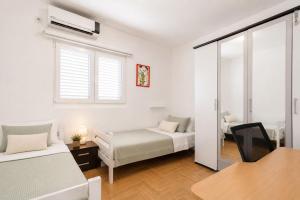 Modern Seaside Apartment with Balcony - Erika,Donja Lastva