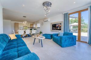 Villa Mare With Private Pool And Garden - Happy Rentals