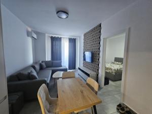 Bonita Apartment - Golem
