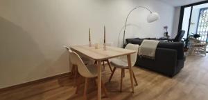 Modern Studio - Walk Everywhere!