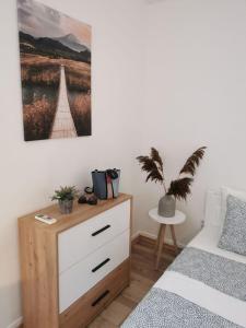 55 m to Beach Quiet Cozy Oasis for Two
