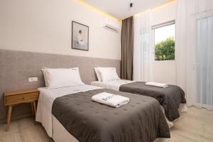 Villa V - Infinity Holiday Villas, For Large Groups With Private Pool, by ZanteWize