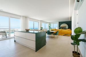 Casa Caracol, with a panoramic ocean view