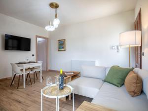 Apartment Gavina B by Interhome