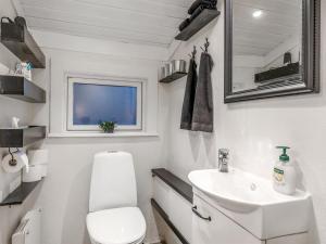 Holiday Home Esben - 15m from the sea by Interhome