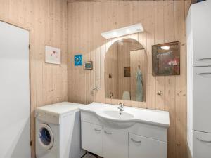 Holiday Home Gebko - 750m from the sea by Interhome