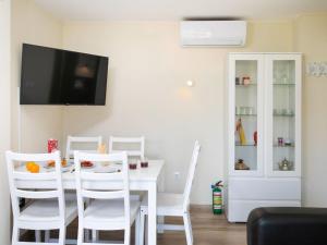 Apartment Baco beachfront by Interhome