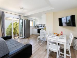 Apartment Baco beachfront by Interhome