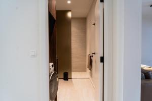 Spacious Suite with workspace and free parking