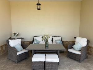 AMPLIO CHALET CON PISCINA y JARDÍN PRIVADO EN EL CORAZÓN DE LA BAHÍA DE CÁDIZ