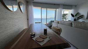 Upscale 3 bedroom front line sea with sunset view
