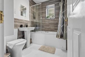 Modern 2BR Flat Near London Excel with Free Parking