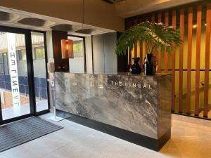 The Lineal 205 - Urban 1BR Escape in Sandton Rooftop Pool Access