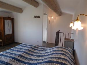 Maisons de vacances Le Petit Mas des Hauts de Beyssan, Maison de vacances avec piscine privative pour 2 personnes : photos des chambres