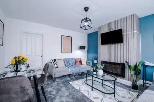 Comfortable & Spacious 3BR House near Coop Live Arena & Etihad Stadium with free Parking - New Management Since Jan 26