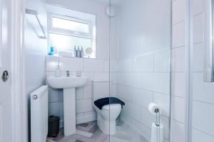 Comfortable & Spacious 3BR House near Coop Live Arena & Etihad Stadium with free Parking - New Management Since Jan 26