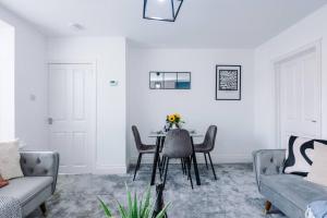 Comfortable & Spacious 3BR House near Coop Live Arena & Etihad Stadium with free Parking - New Management Since Jan 26