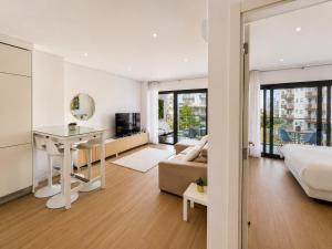 Modern Praia da Rocha Apt 5 Min Beach walk With Pool