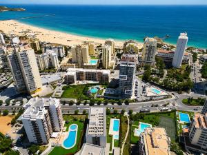 Modern Praia da Rocha Apt 5 Min Beach walk With Pool