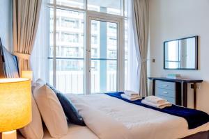 Onelink - Modern & Spacious 1BR Views with Large Murphy Bed - Resort Pool
