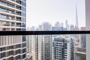 Onelink - Modern & Spacious 1BR Views with Large Murphy Bed - Resort Pool