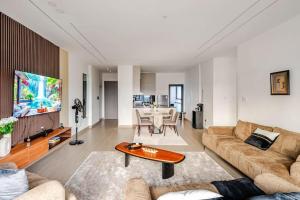 Pinecrest view apartment