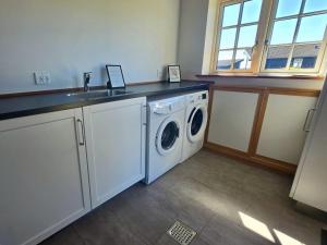Modernes-Ferienhaus-mit-Meerblick-in-Strandnaehe