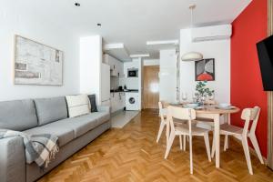 Cuatro Caminos Studio by Charming