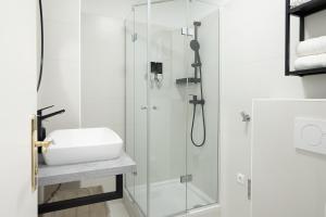 Central Vienna Design Apartment, Steps from Old Town
