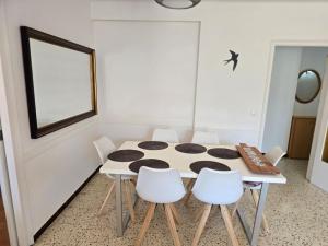 3-Bedroom Family Apartment Beach & Restaurants