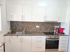 3-Bedroom Family Apartment Beach & Restaurants