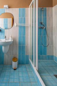 Colorful 2BDR Family Apartment
